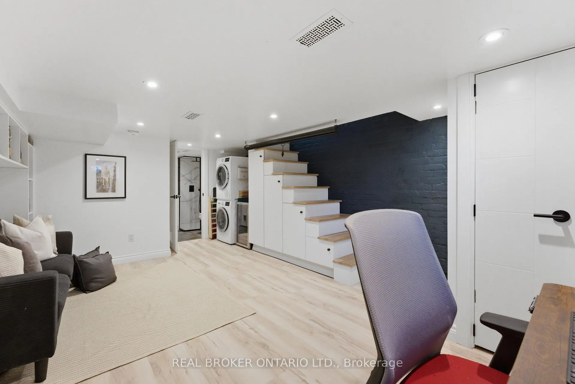 Photo 21 of 833 Sammon Avenue, Toronto, Danforth Village-East York — HOMEH