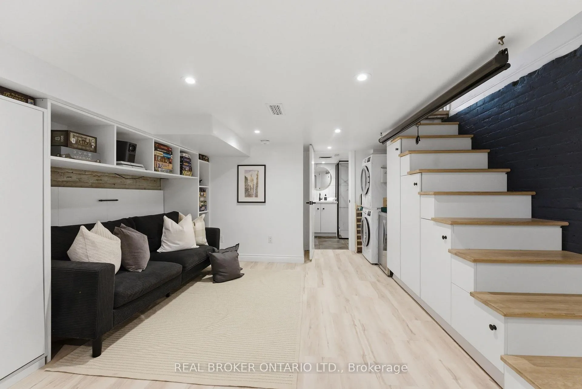 Photo 22 of 833 Sammon Avenue, Toronto, Danforth Village-East York — HOMEH