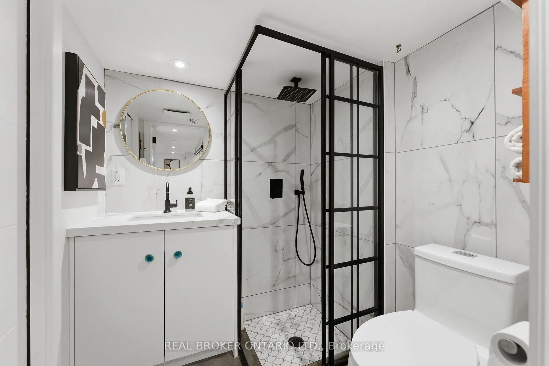 Photo 25 of 833 Sammon Avenue, Toronto, Danforth Village-East York — HOMEH