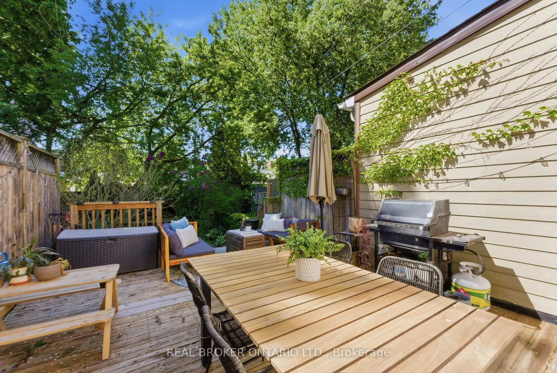 Photo 29 of 833 Sammon Avenue, Toronto, Danforth Village-East York — HOMEH