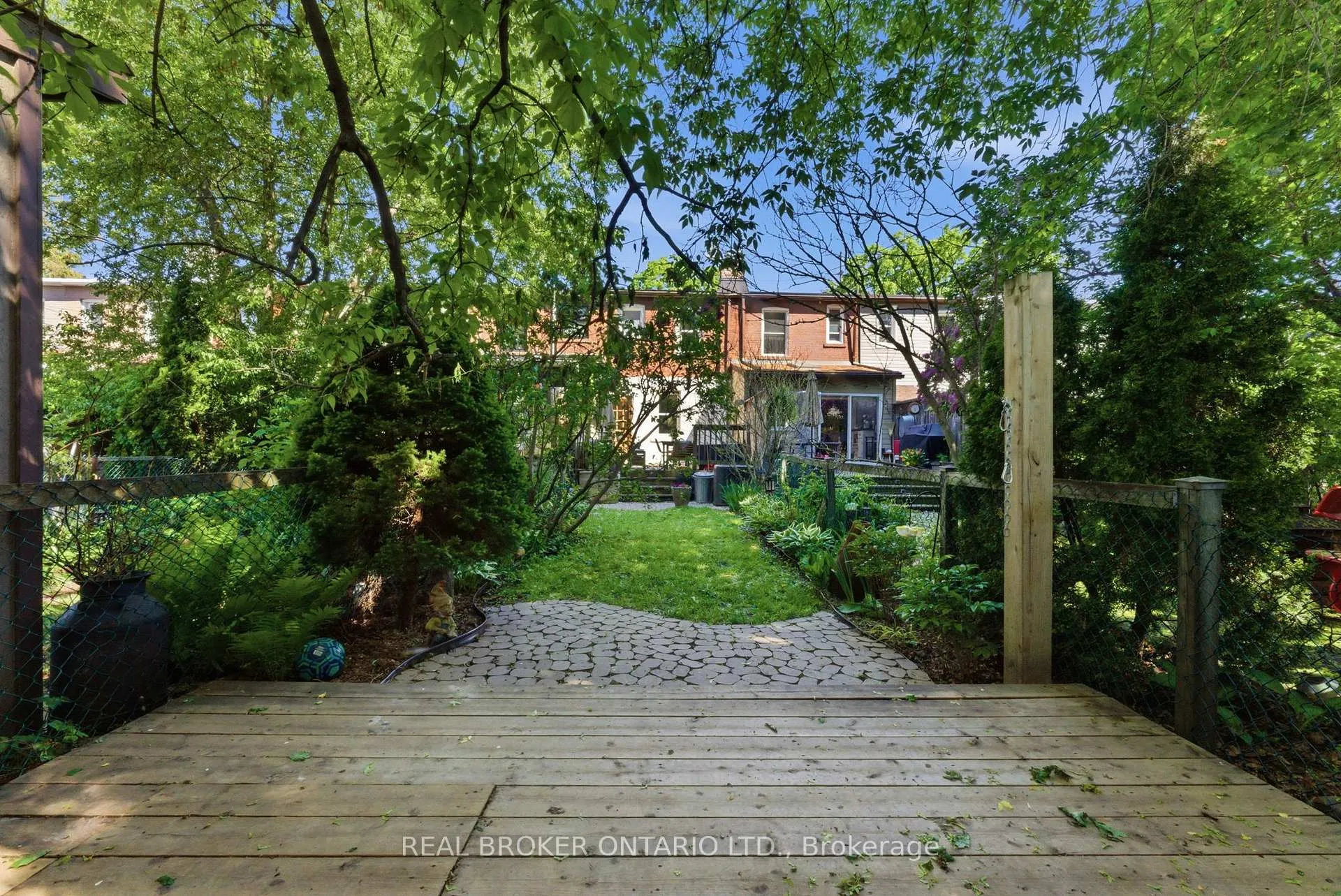 Photo 32 of 833 Sammon Avenue, Toronto, Danforth Village-East York — HOMEH