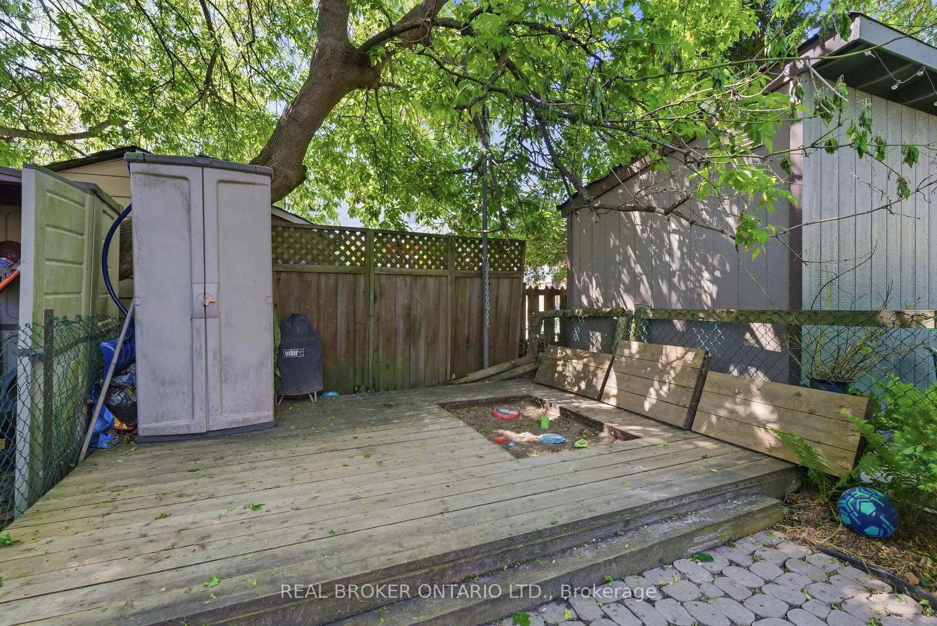 Photo 33 of 833 Sammon Avenue, Toronto, Danforth Village-East York — HOMEH