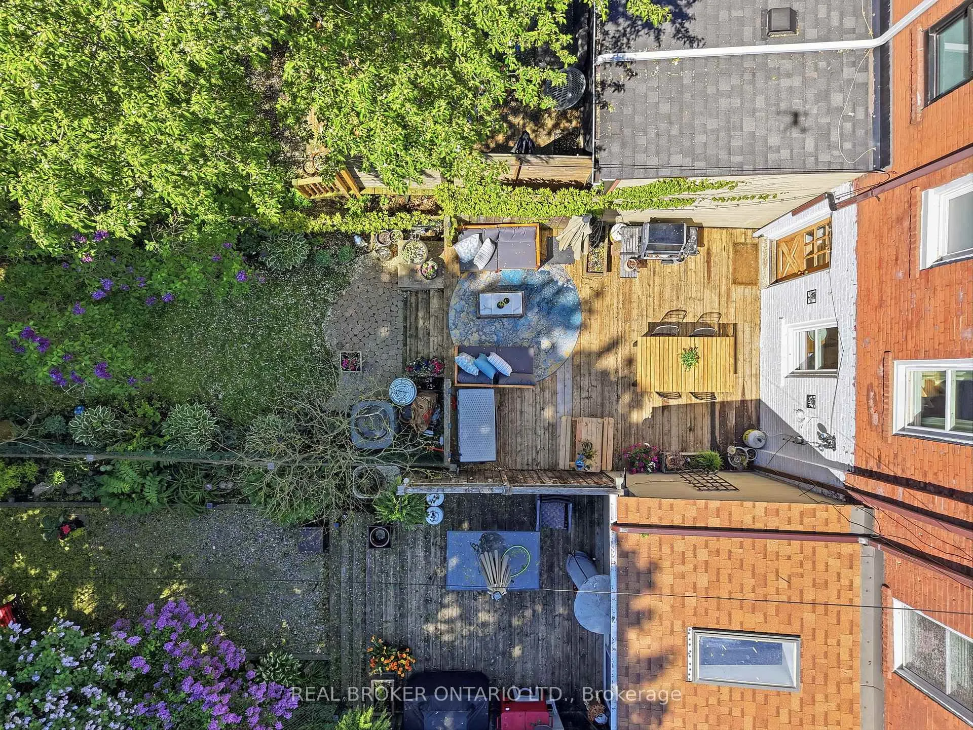Photo 35 of 833 Sammon Avenue, Toronto, Danforth Village-East York — HOMEH