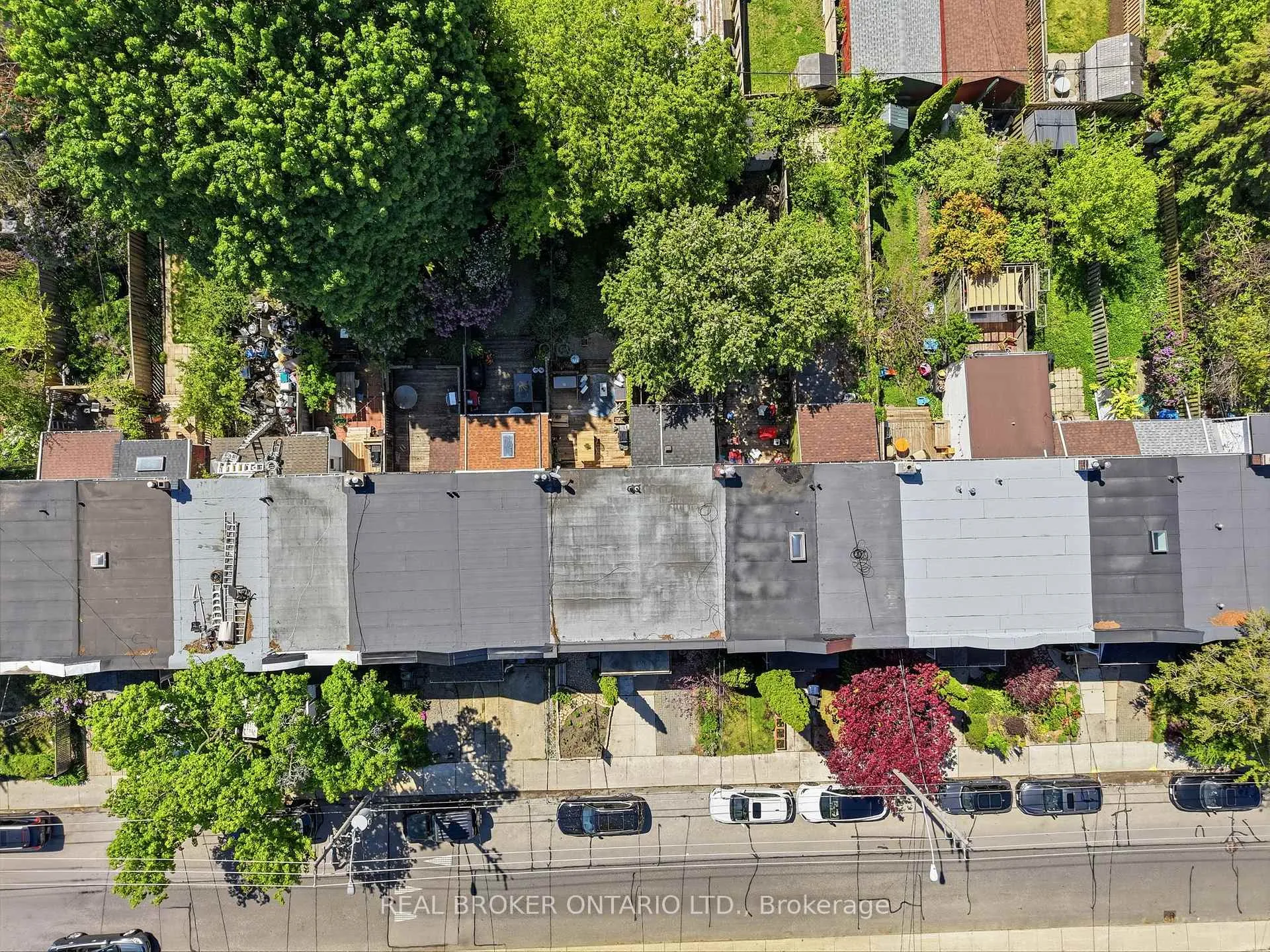 Photo 36 of 833 Sammon Avenue, Toronto, Danforth Village-East York — HOMEH