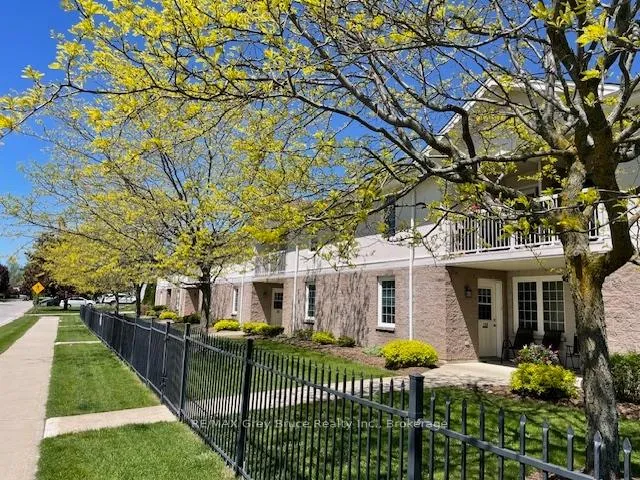 Front of Unit 204, 1550 12th Avenue E