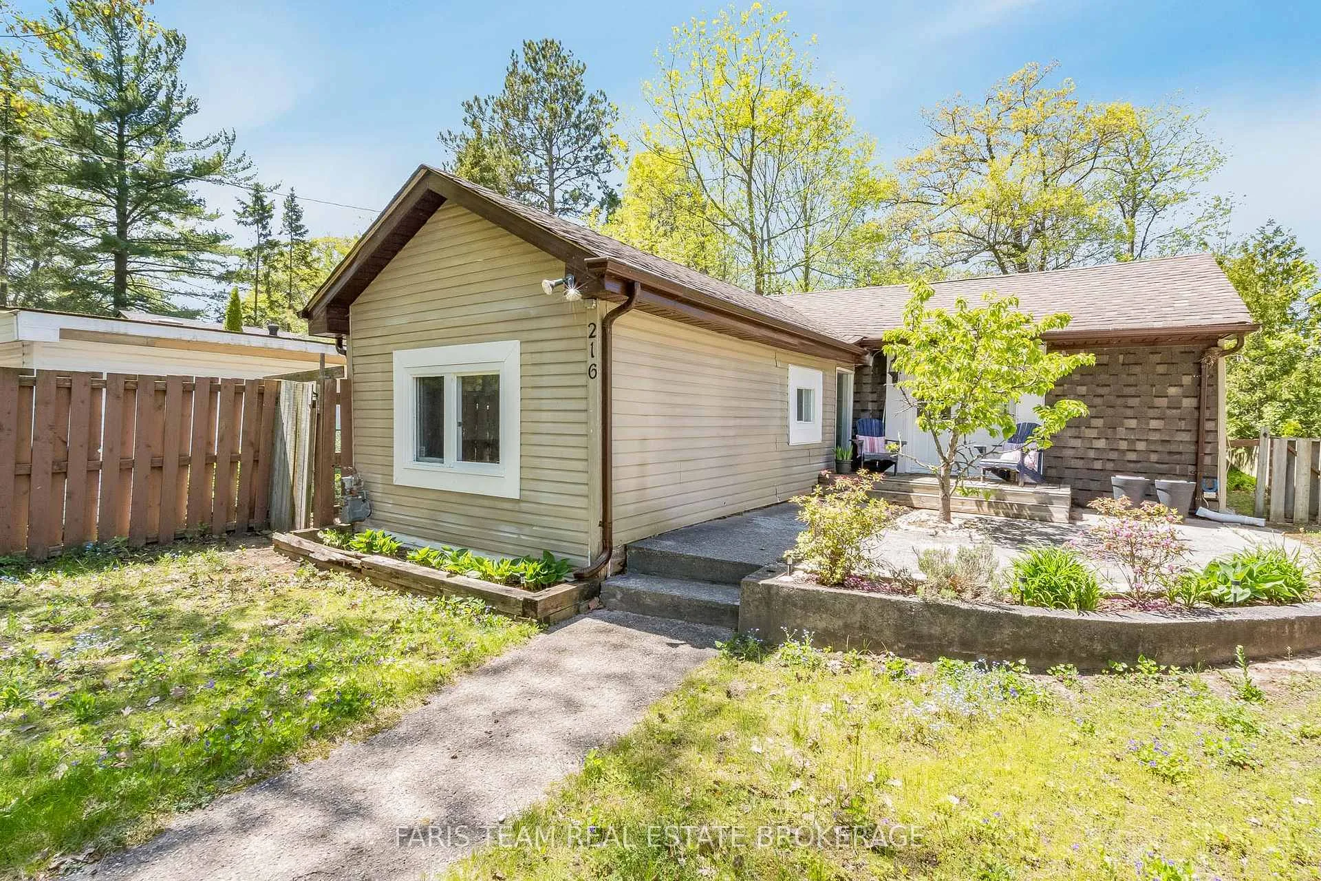 Photo 1 of 216 Oxbow Park Drive, Wasaga Beach — HOMEH