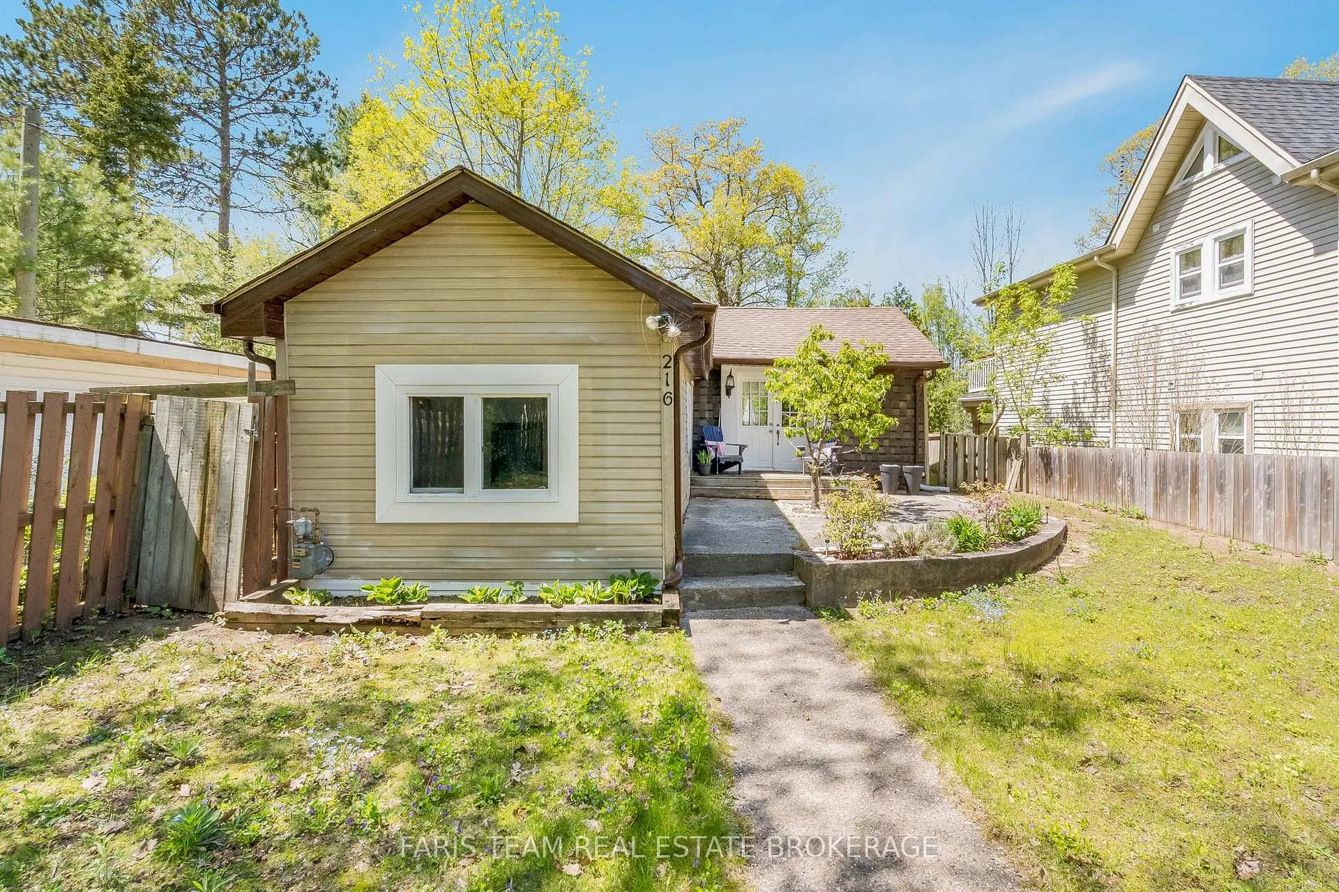 Photo 3 of 216 Oxbow Park Drive, Wasaga Beach — HOMEH