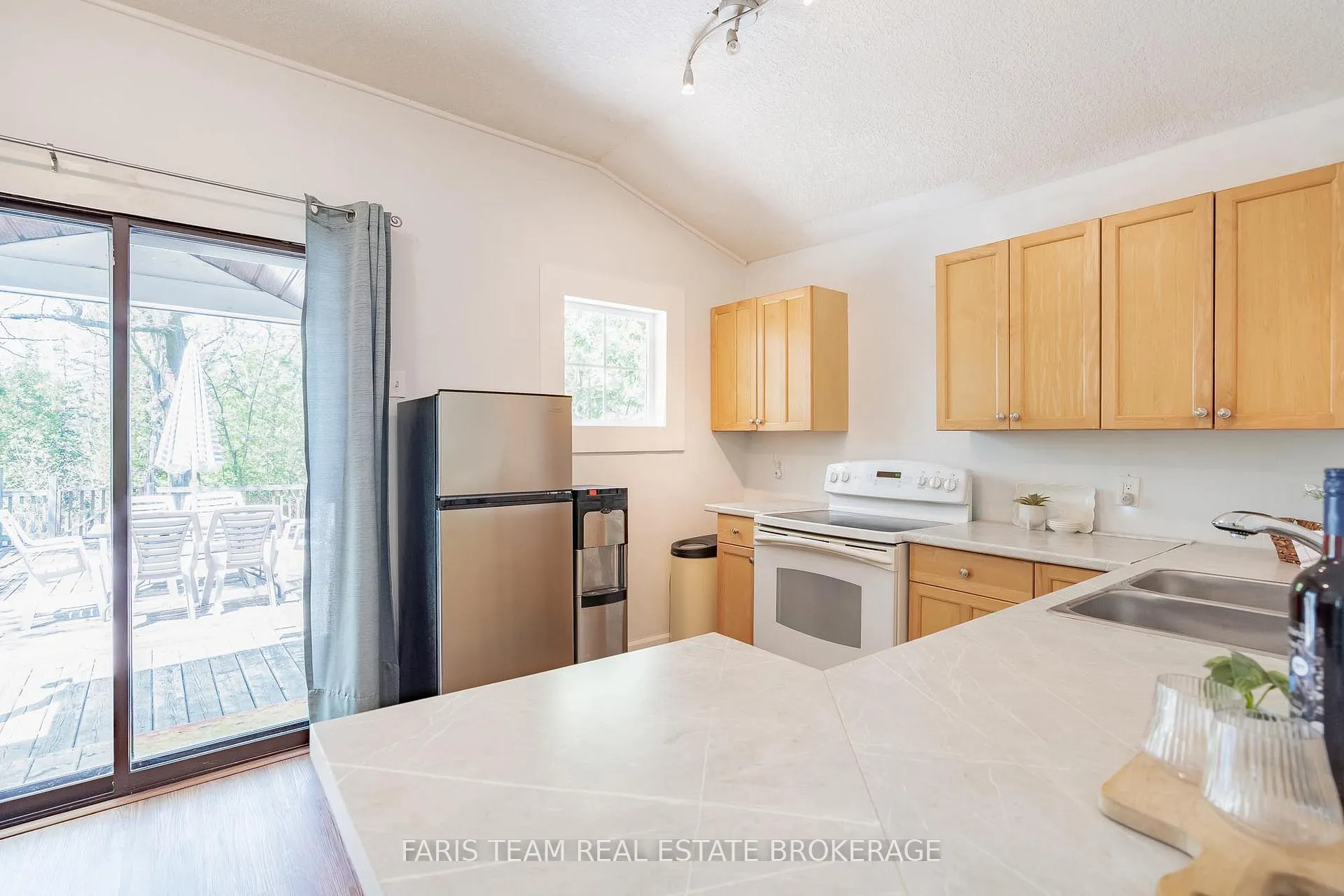 Photo 6 of 216 Oxbow Park Drive, Wasaga Beach — HOMEH