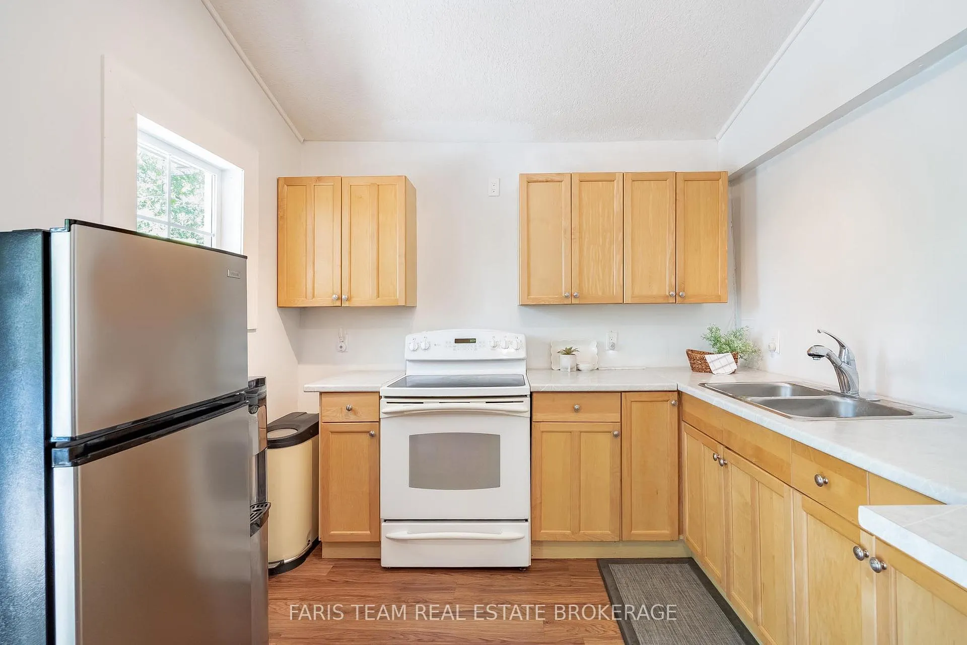 Photo 7 of 216 Oxbow Park Drive, Wasaga Beach — HOMEH