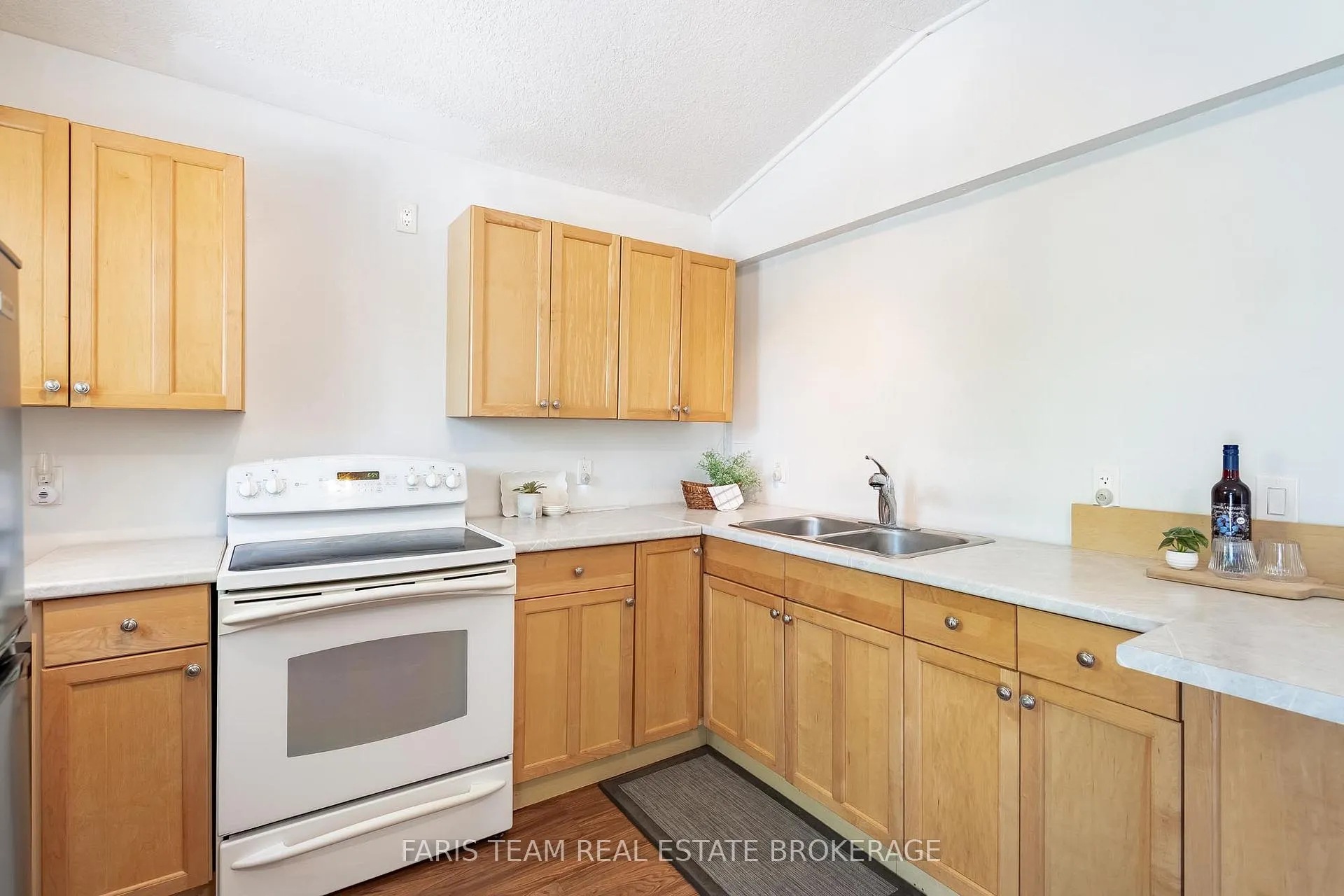 Photo 8 of 216 Oxbow Park Drive, Wasaga Beach — HOMEH