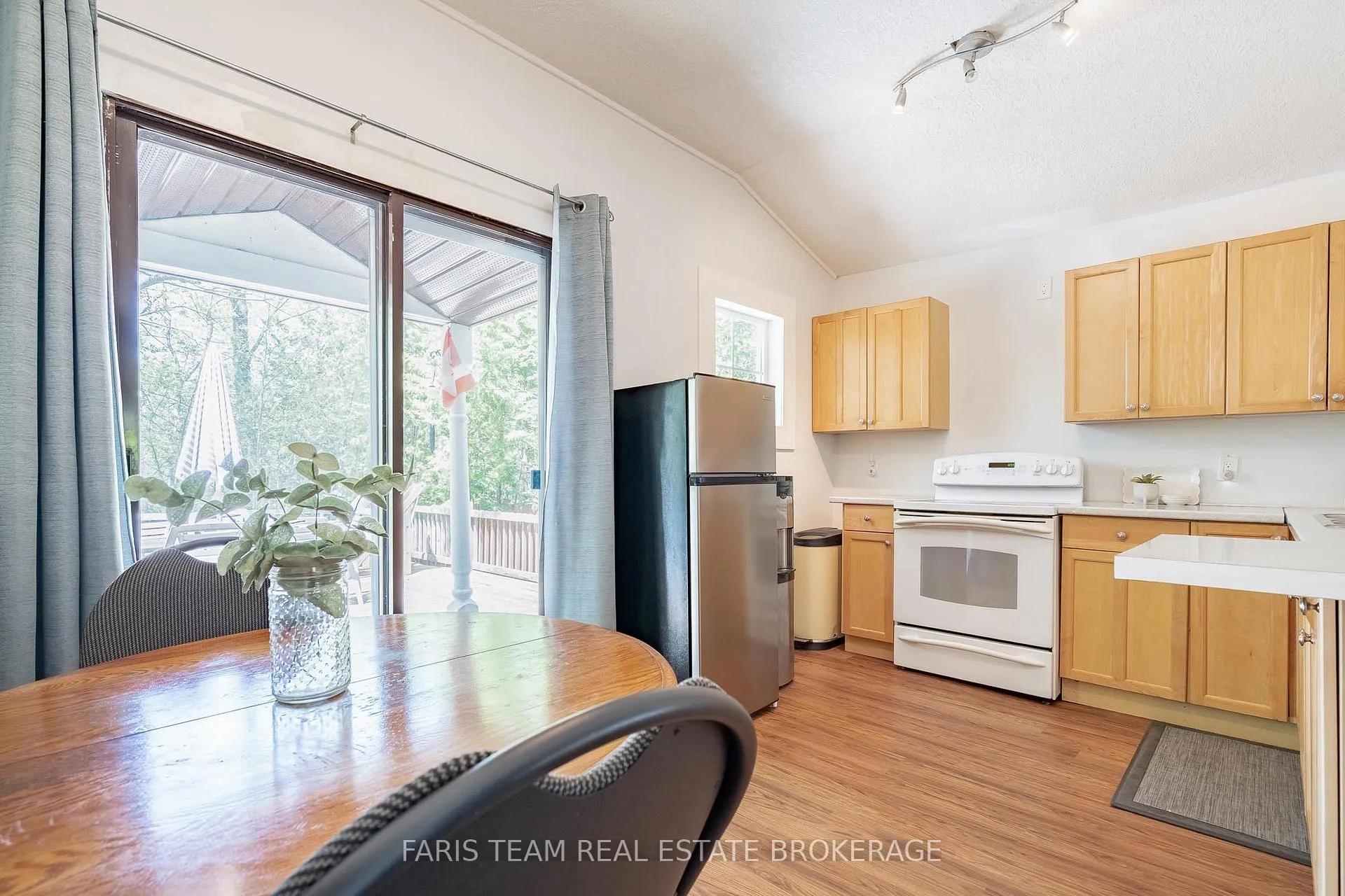 Photo 11 of 216 Oxbow Park Drive, Wasaga Beach — HOMEH