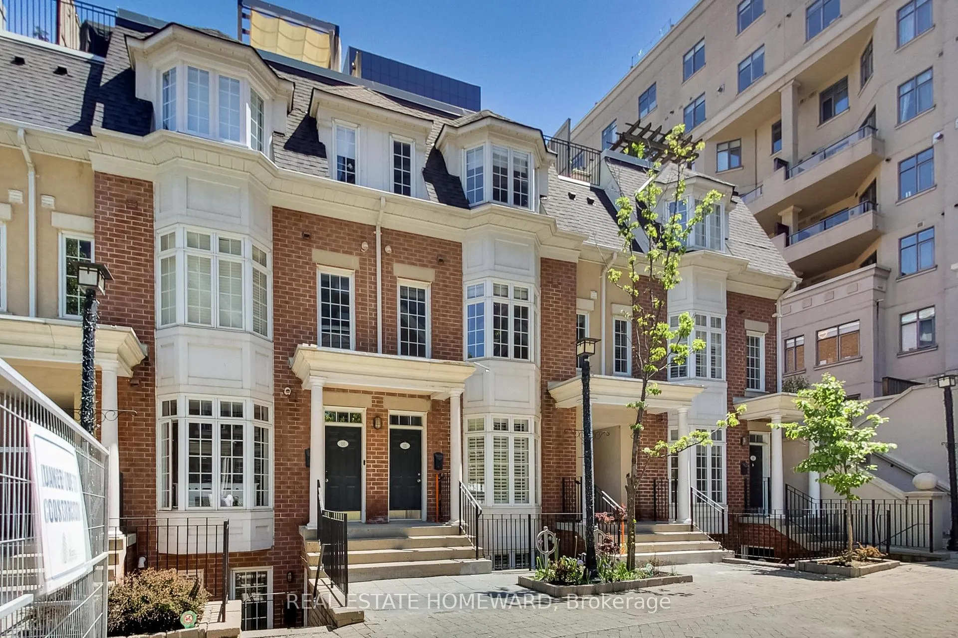 Photo 2 of Unit Th 11, 11 Niagara Street, Toronto, Waterfront Communities — HOMEH
