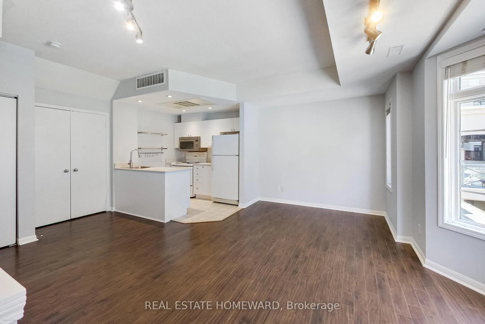 Photo 7 of Unit Th 11, 11 Niagara Street, Toronto, Waterfront Communities — HOMEH