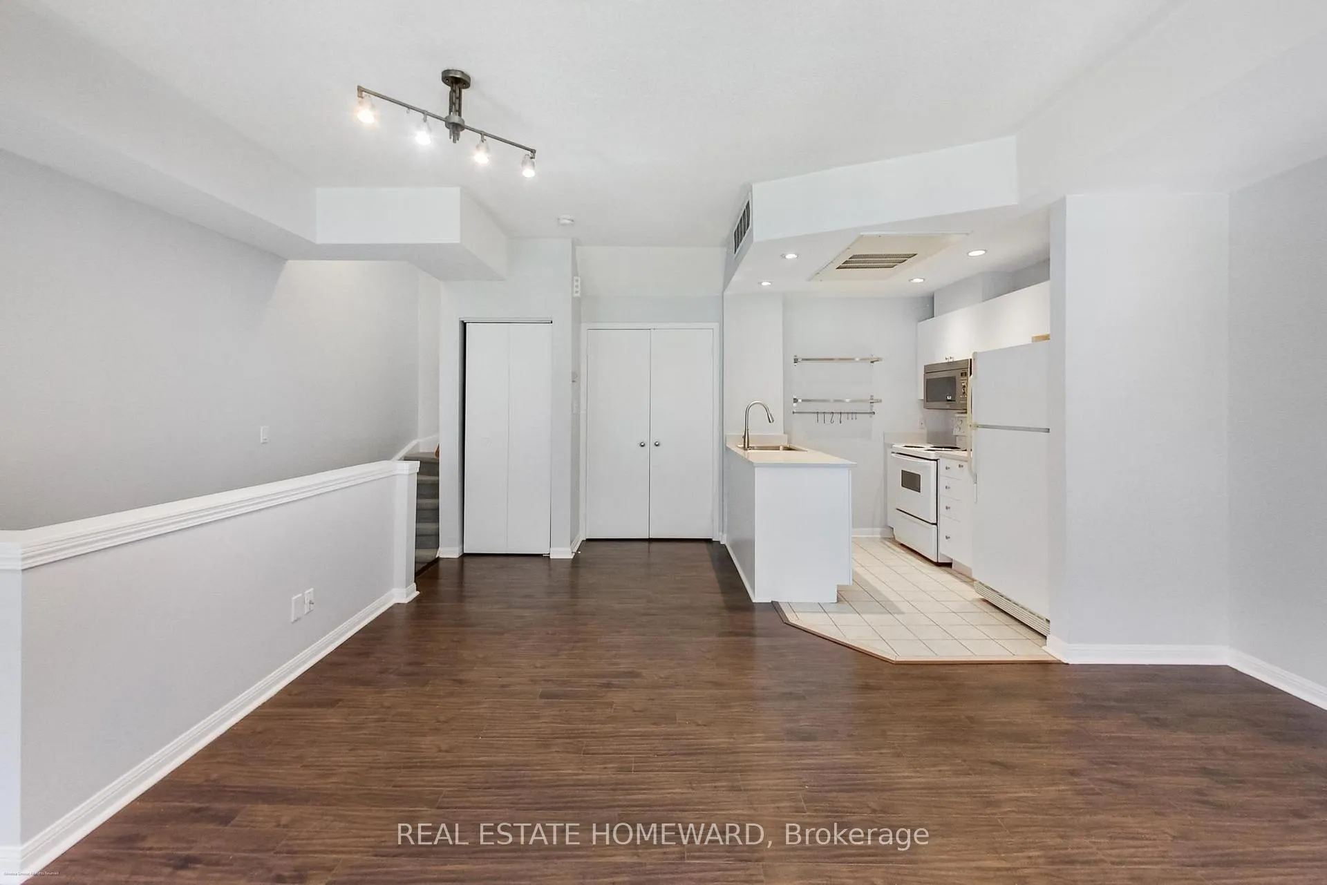 Photo 8 of Unit Th 11, 11 Niagara Street, Toronto, Waterfront Communities — HOMEH