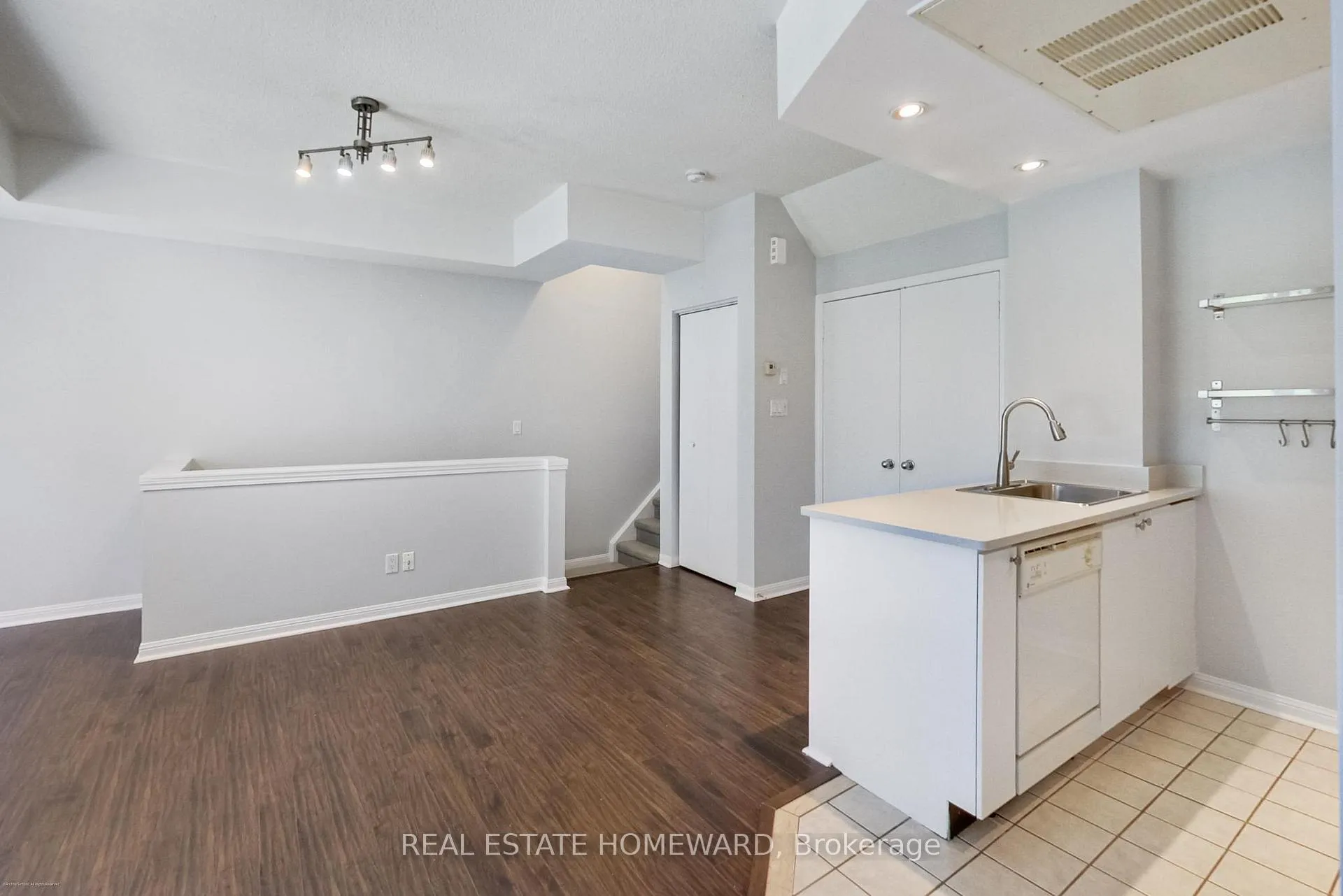 Photo 9 of Unit Th 11, 11 Niagara Street, Toronto, Waterfront Communities — HOMEH
