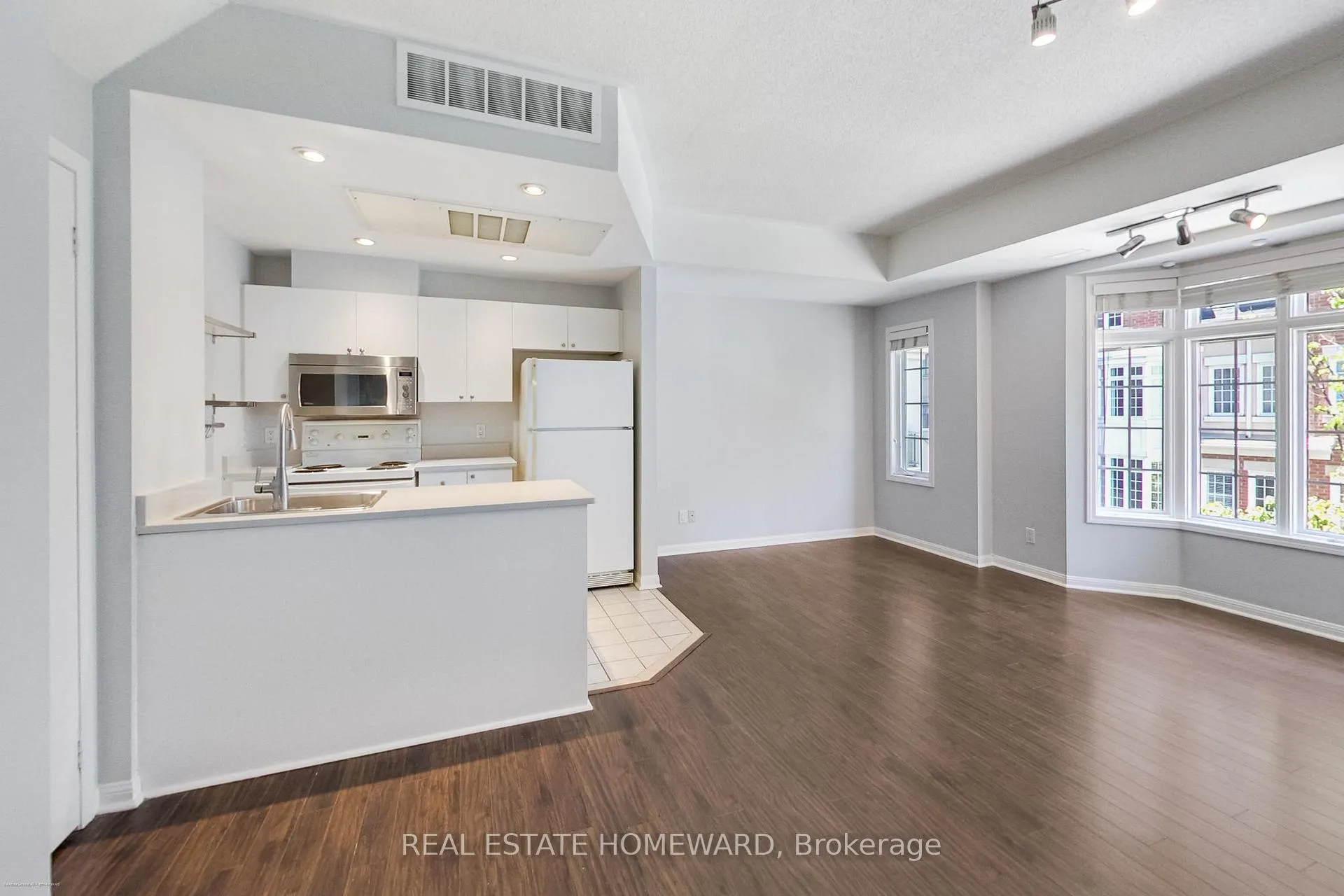 Photo 11 of Unit Th 11, 11 Niagara Street, Toronto, Waterfront Communities — HOMEH