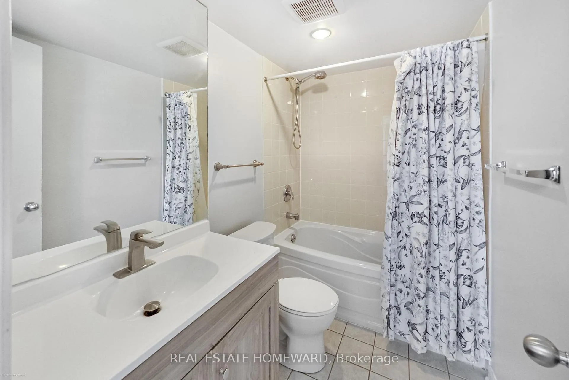 Photo 16 of Unit Th 11, 11 Niagara Street, Toronto, Waterfront Communities — HOMEH