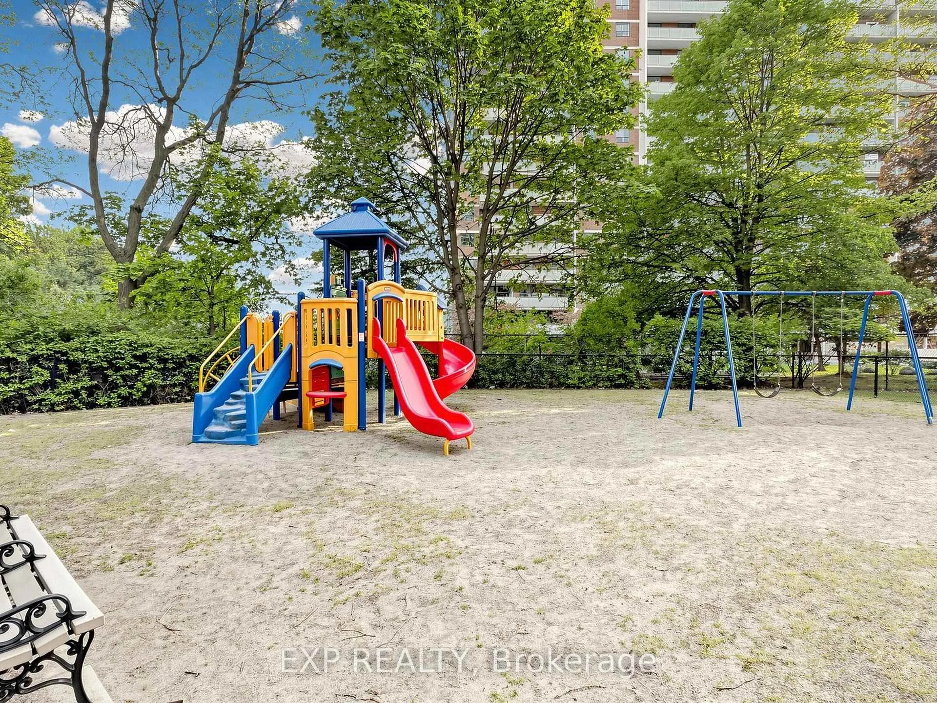 Photo 45 of 5 lisa Street, Brampton, Queen Street Corridor — HOMEH