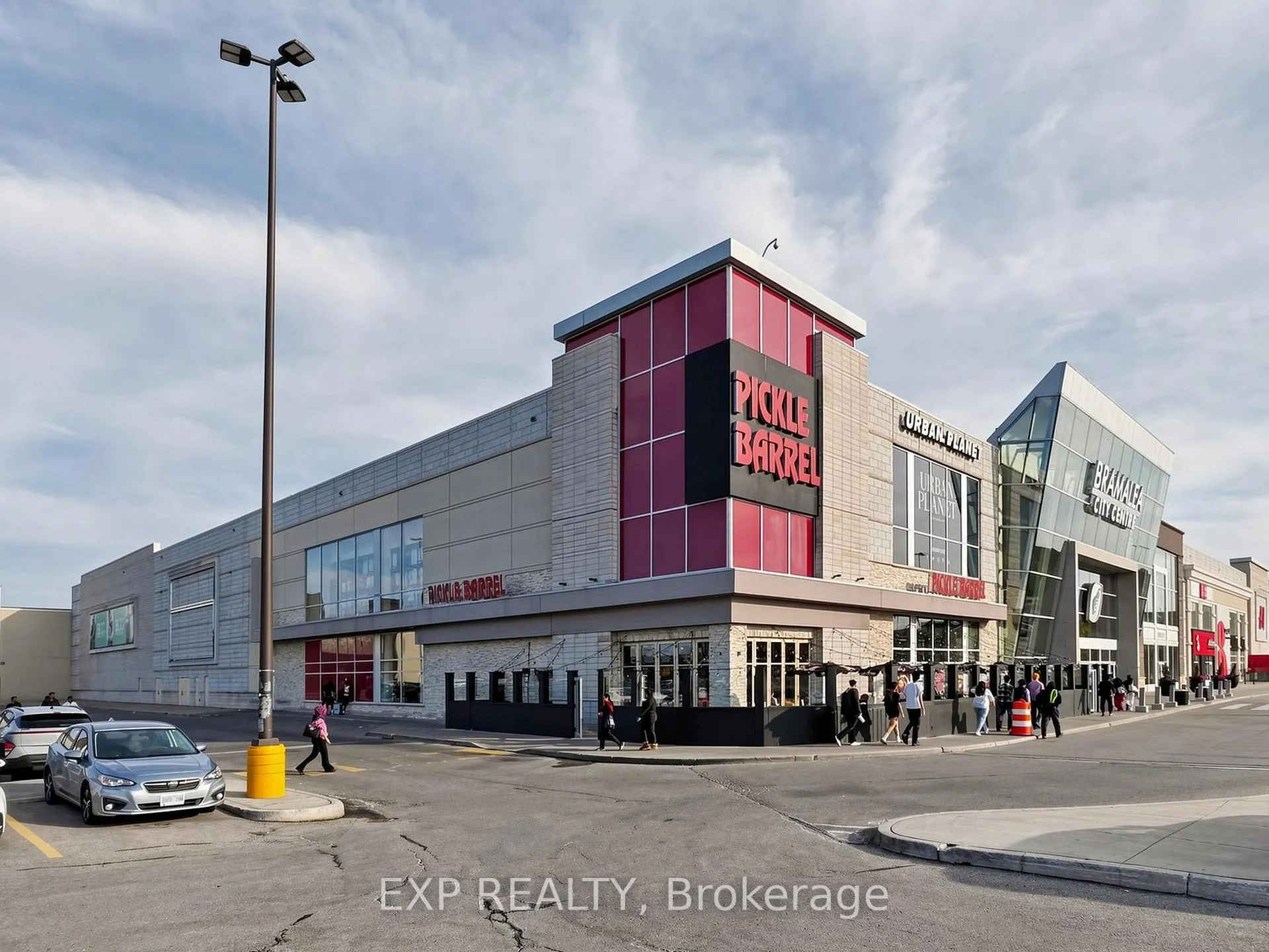Photo 46 of 5 lisa Street, Brampton, Queen Street Corridor — HOMEH