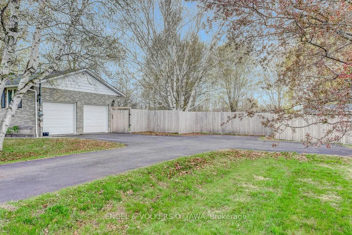 Photo 2 of 2963 Roger Stevens Drive E, Ottawa, Rideau Twp South To Roger Stevens Drive — HOMEH