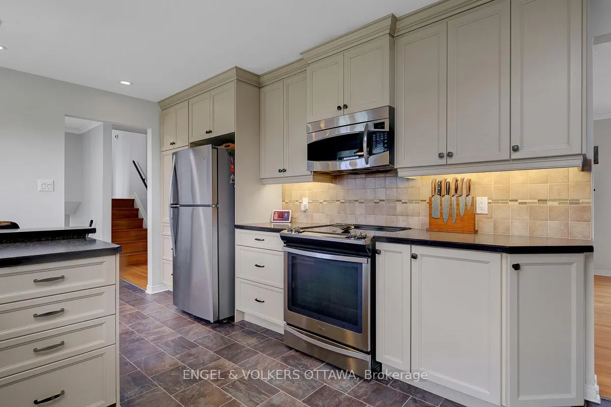 Photo 10 of 2963 Roger Stevens Drive E, Ottawa, Rideau Twp South To Roger Stevens Drive — HOMEH