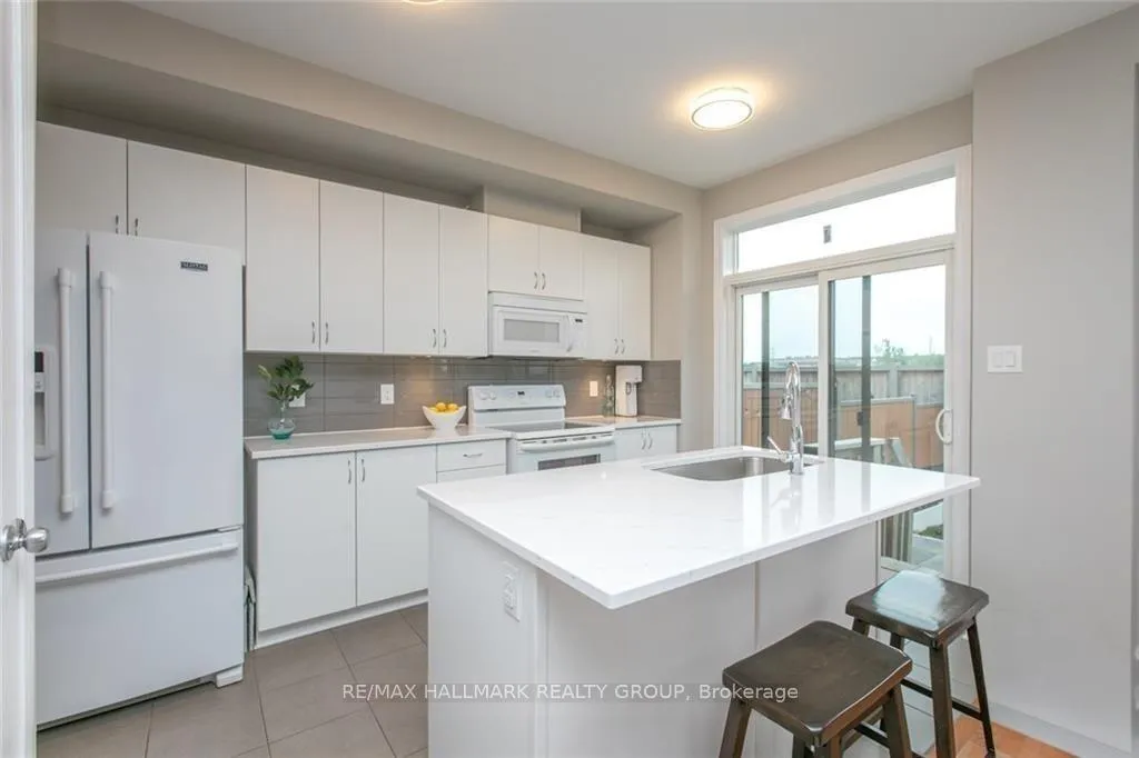 Photo 5 of 178 Yellowcress Way, Ottawa, Avalon West — HOMEH