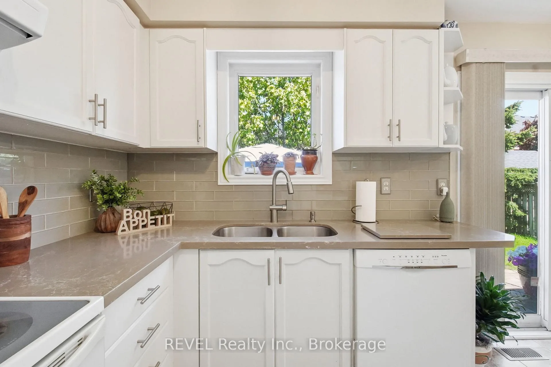 Photo 17 of 16 Parnell Crescent, Whitby, Pringle Creek — HOMEH