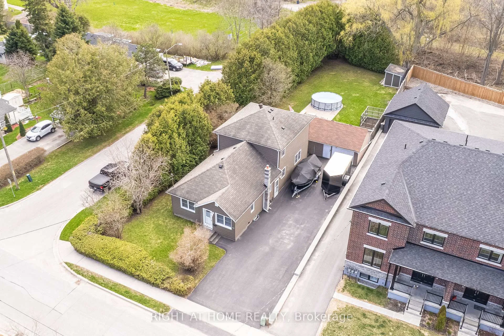 Photo 1 of 18 Duke Street, Clarington, Bowmanville — HOMEH