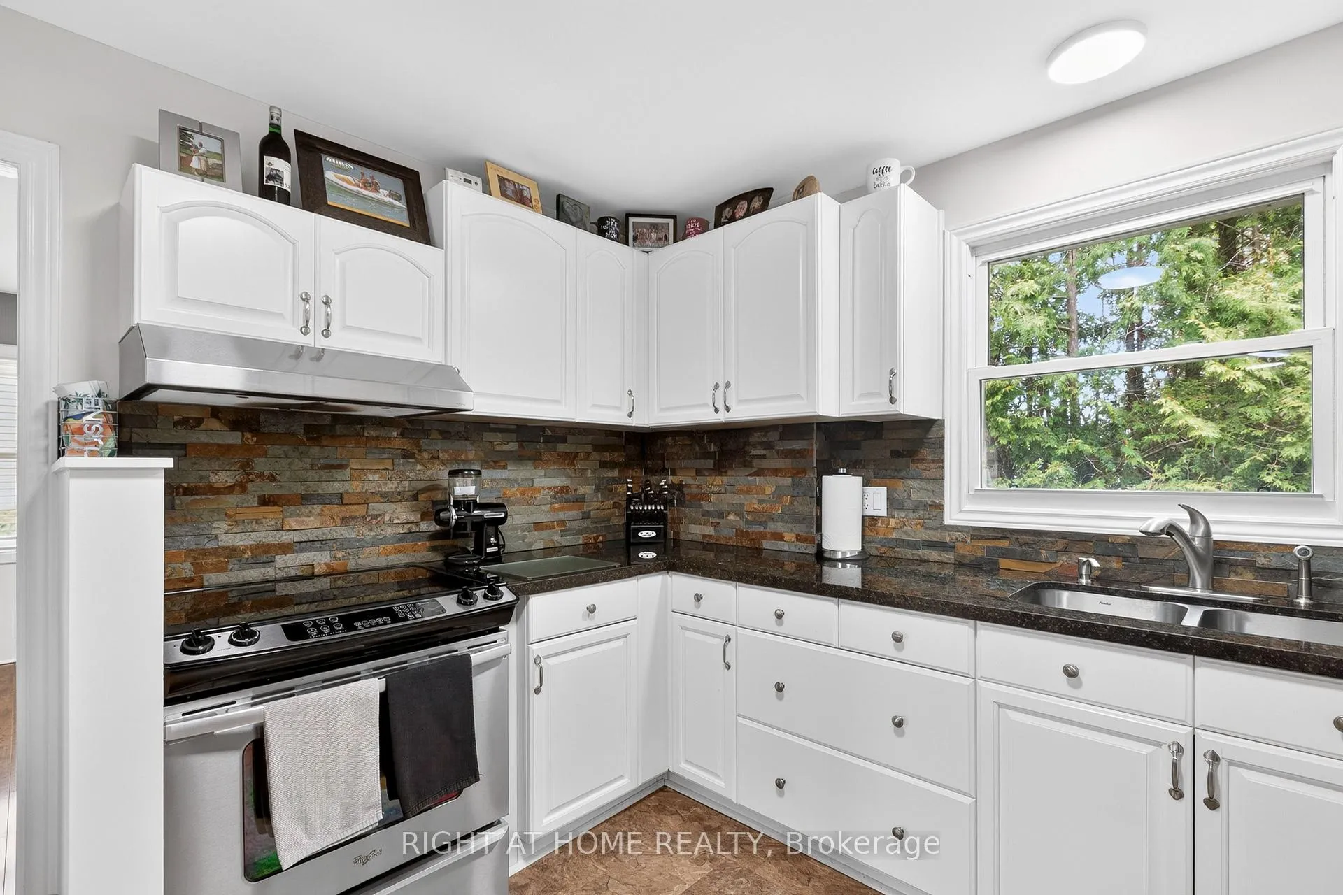 Photo 2 of 18 Duke Street, Clarington, Bowmanville — HOMEH