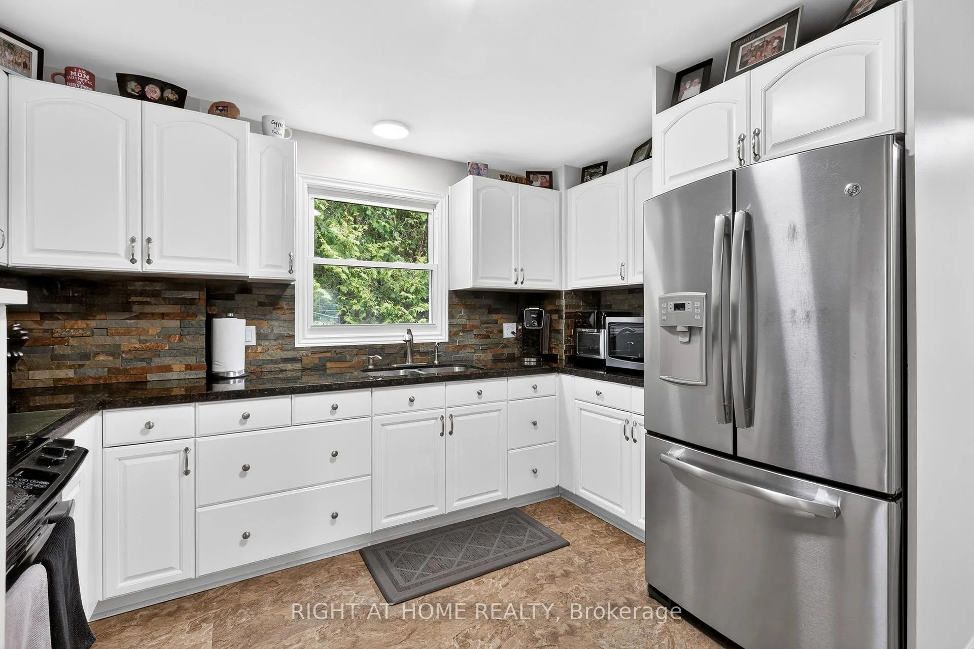 Photo 3 of 18 Duke Street, Clarington, Bowmanville — HOMEH