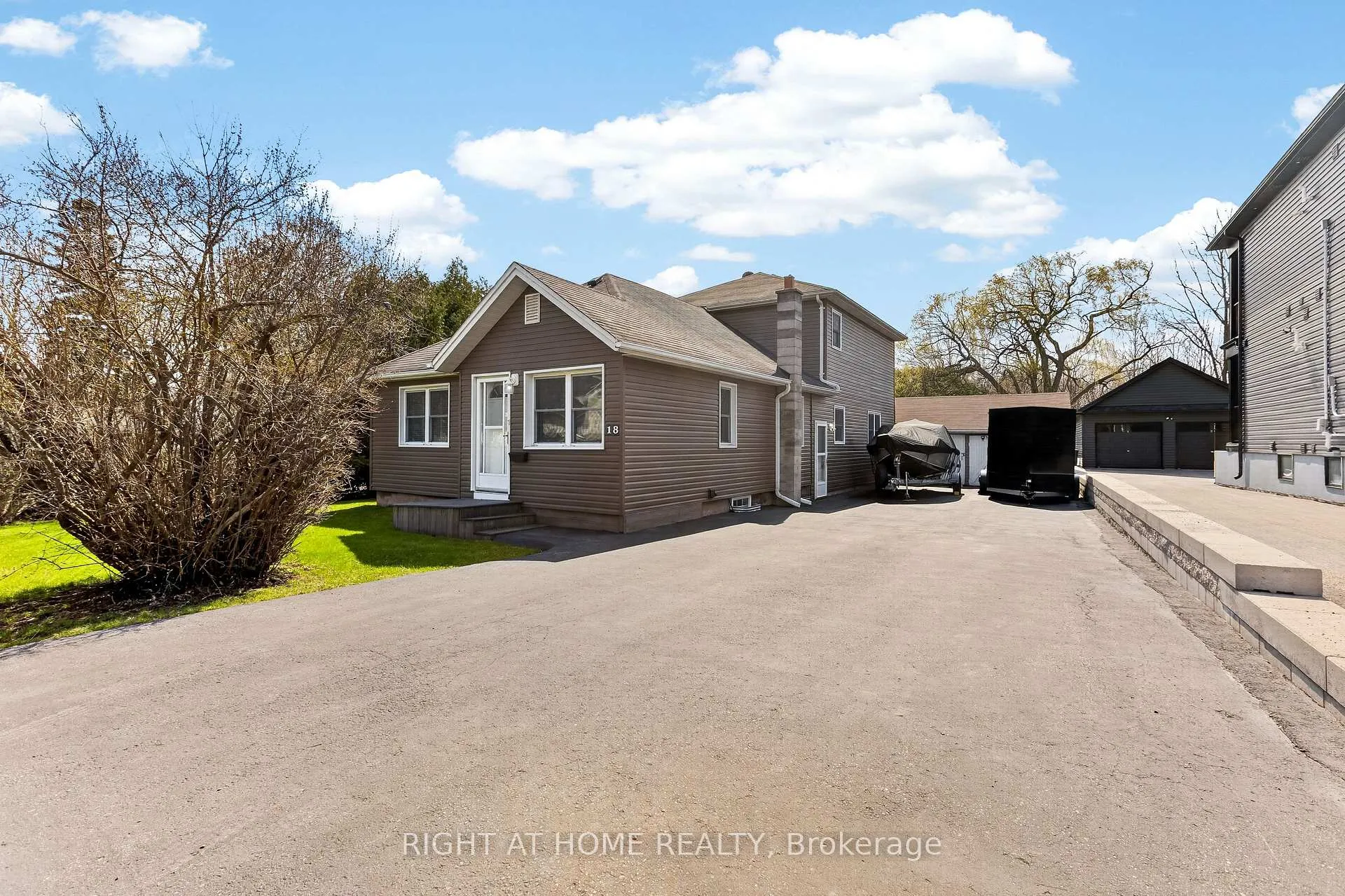 Photo 22 of 18 Duke Street, Clarington, Bowmanville — HOMEH