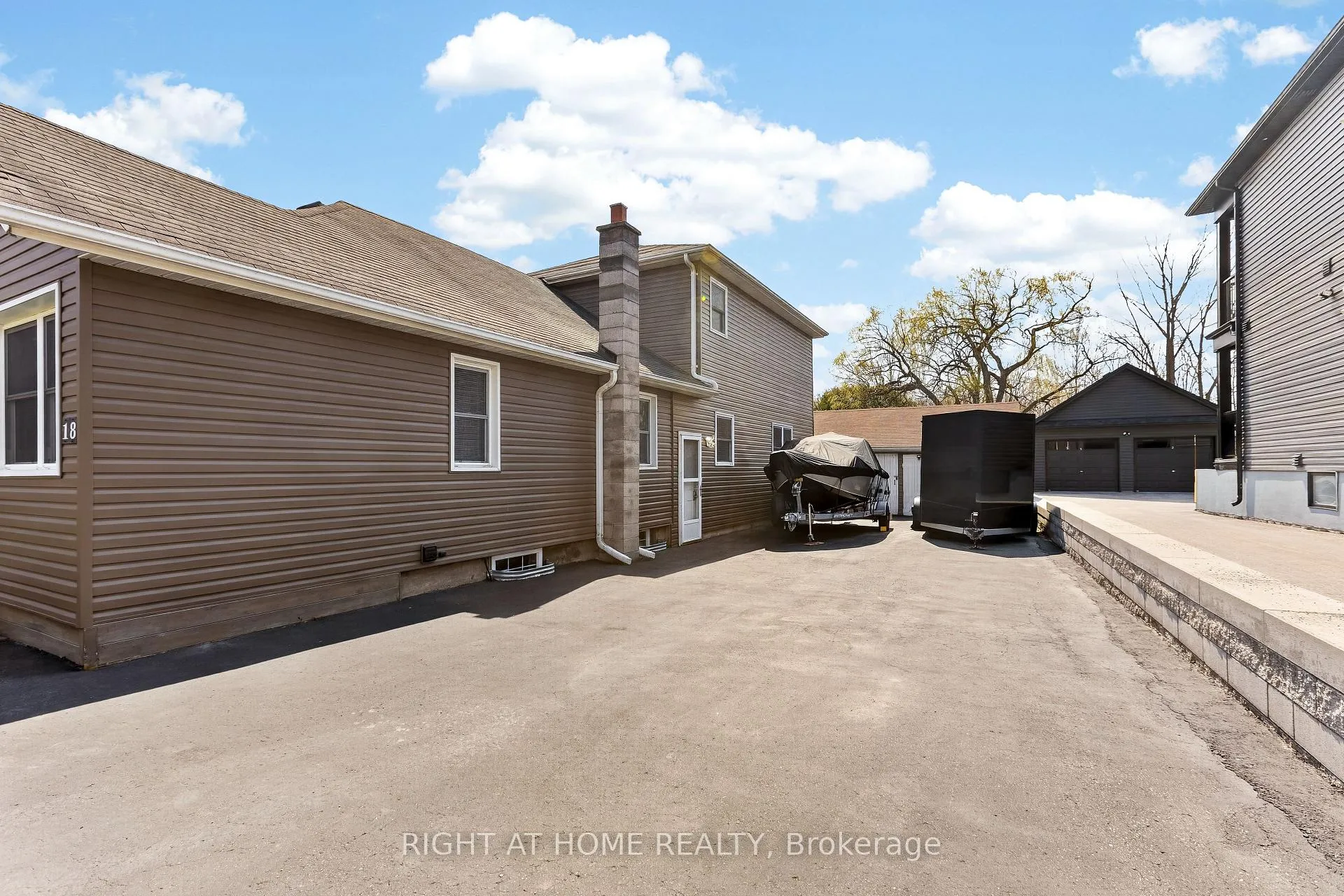Photo 23 of 18 Duke Street, Clarington, Bowmanville — HOMEH