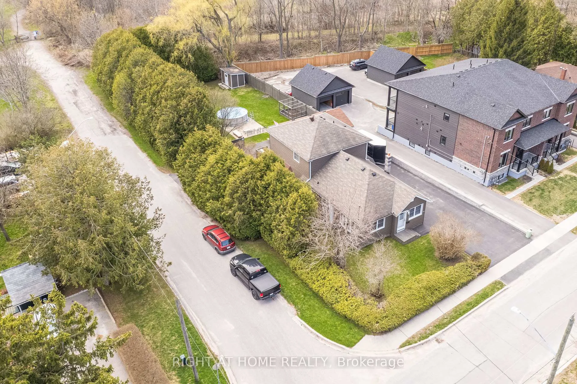 Photo 31 of 18 Duke Street, Clarington, Bowmanville — HOMEH