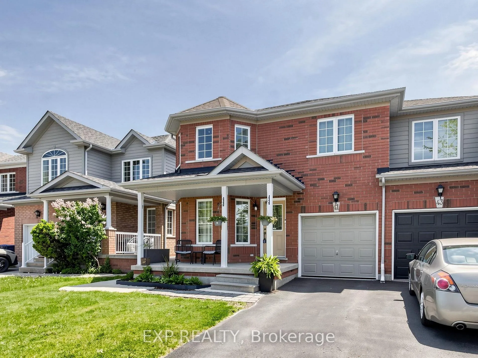 Photo 2 of 41 Bramfield Street, Brampton, Fletcher's Meadow — HOMEH