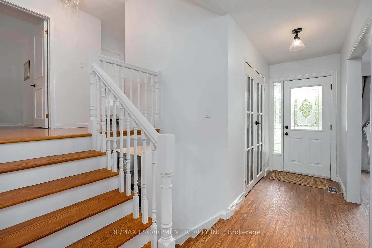 Photo 4 of 406 Oakwood Drive, Burlington, Roseland — HOMEH