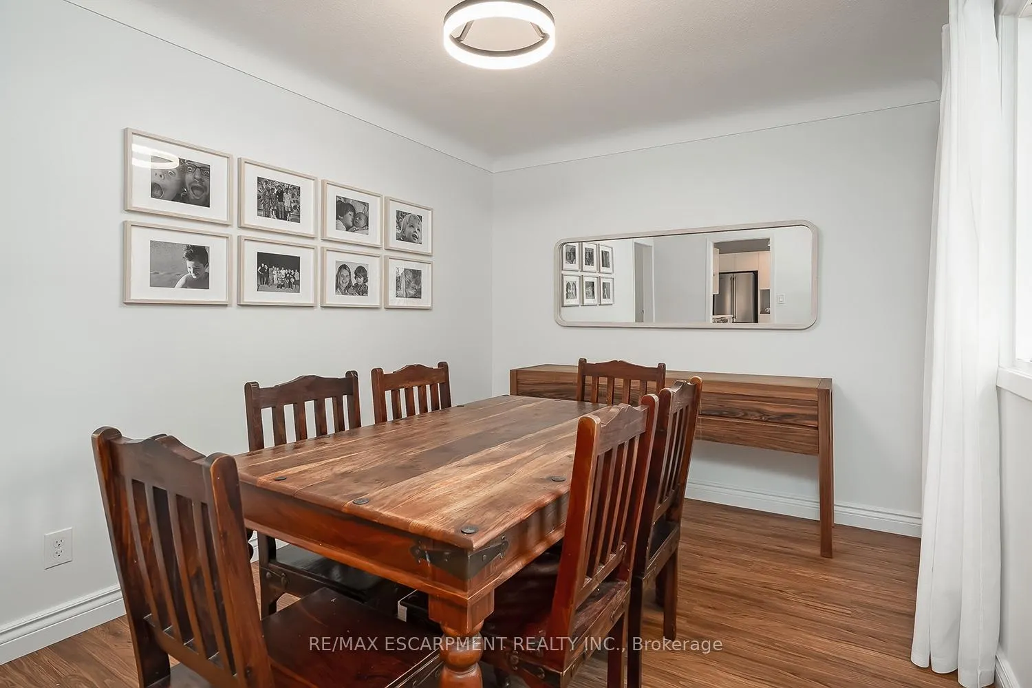 Photo 8 of 406 Oakwood Drive, Burlington, Roseland — HOMEH