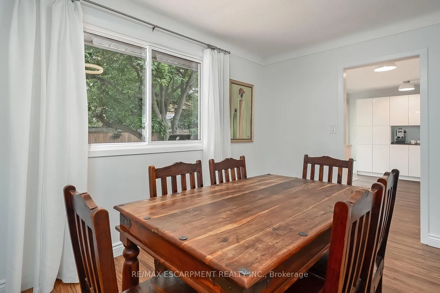 Photo 9 of 406 Oakwood Drive, Burlington, Roseland — HOMEH