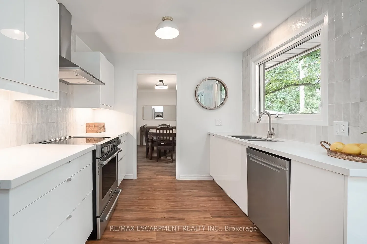Photo 10 of 406 Oakwood Drive, Burlington, Roseland — HOMEH