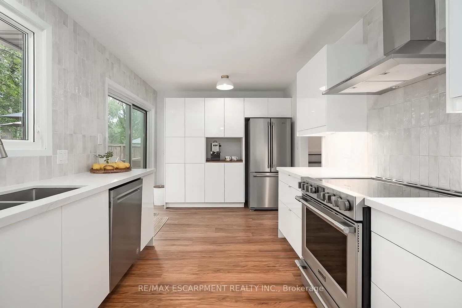 Photo 11 of 406 Oakwood Drive, Burlington, Roseland — HOMEH
