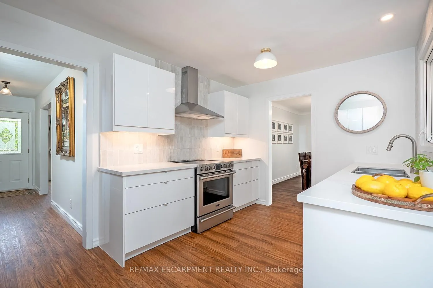 Photo 13 of 406 Oakwood Drive, Burlington, Roseland — HOMEH