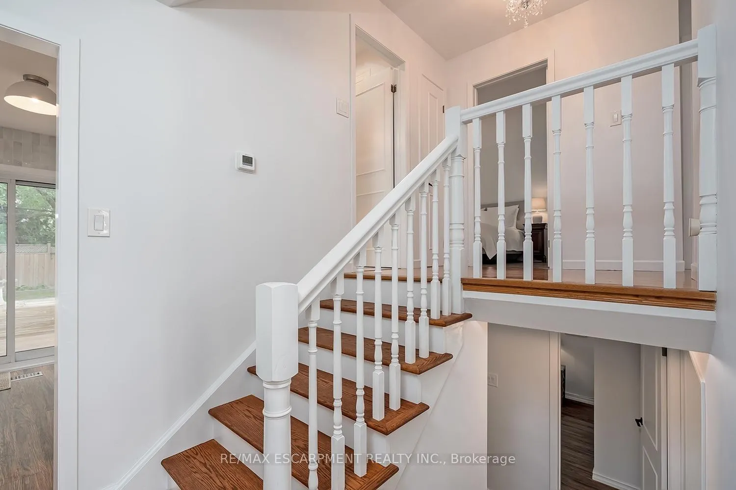Photo 14 of 406 Oakwood Drive, Burlington, Roseland — HOMEH