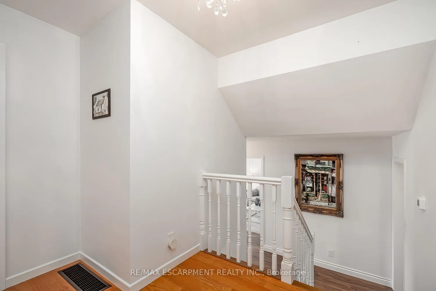 Photo 15 of 406 Oakwood Drive, Burlington, Roseland — HOMEH
