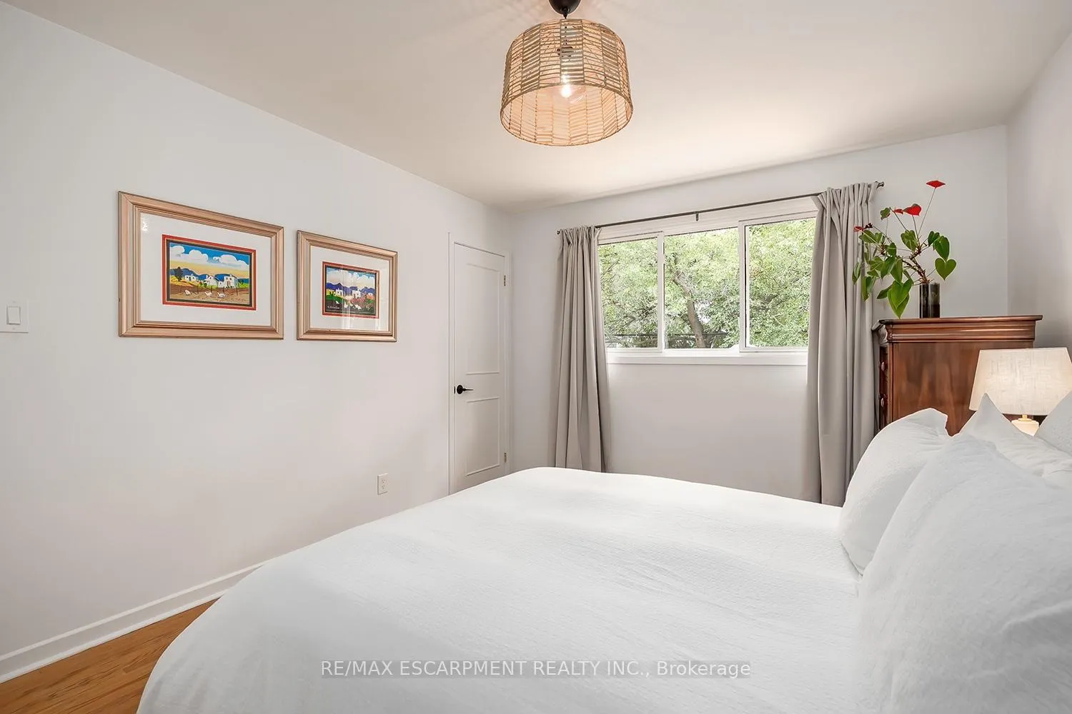 Photo 17 of 406 Oakwood Drive, Burlington, Roseland — HOMEH