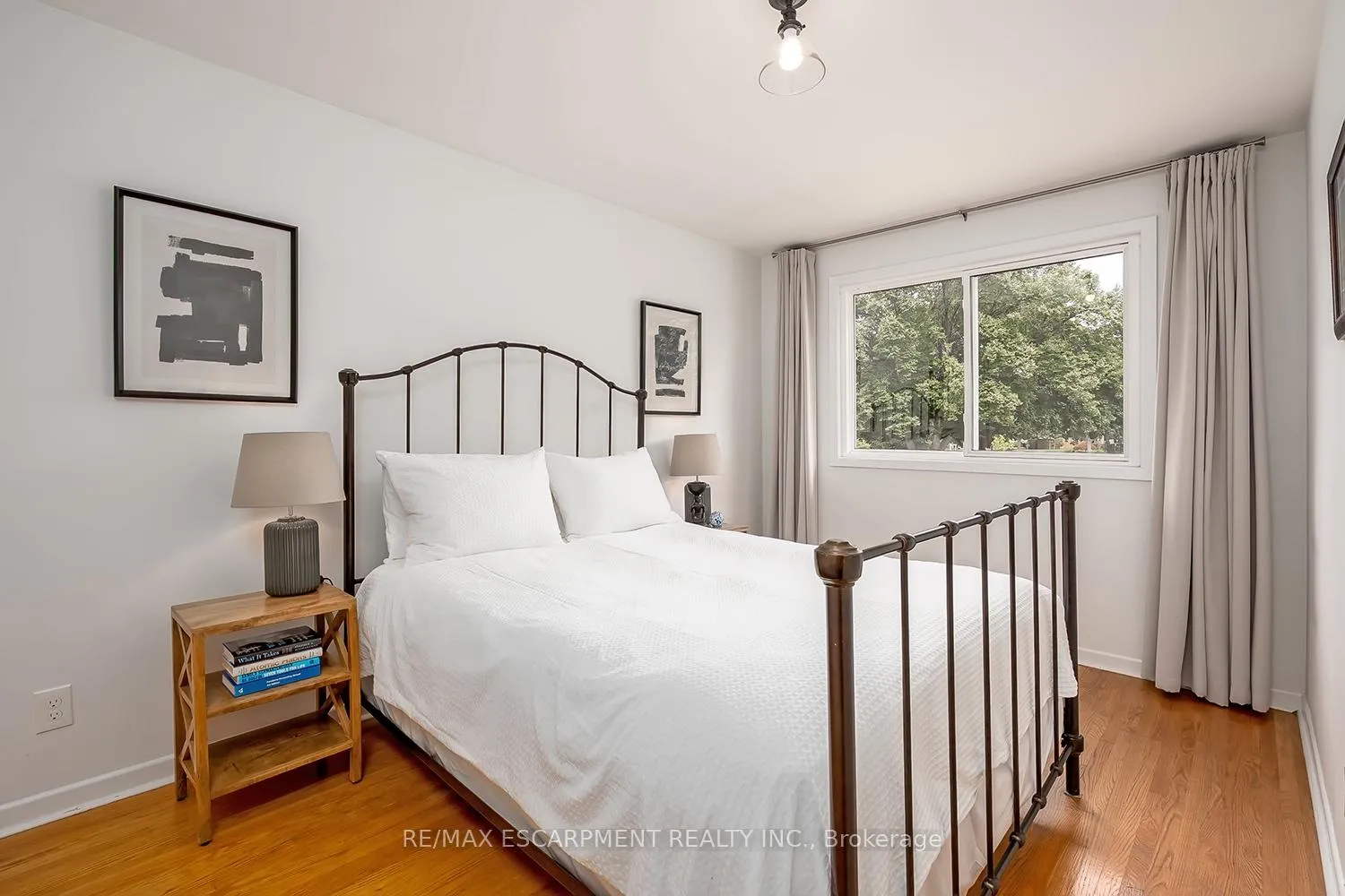 Photo 19 of 406 Oakwood Drive, Burlington, Roseland — HOMEH