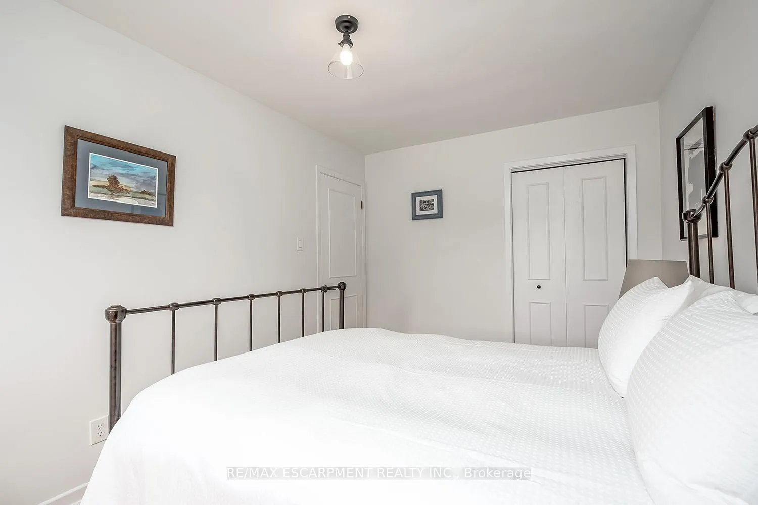 Photo 20 of 406 Oakwood Drive, Burlington, Roseland — HOMEH