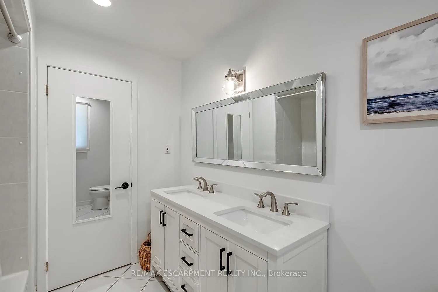 Photo 23 of 406 Oakwood Drive, Burlington, Roseland — HOMEH