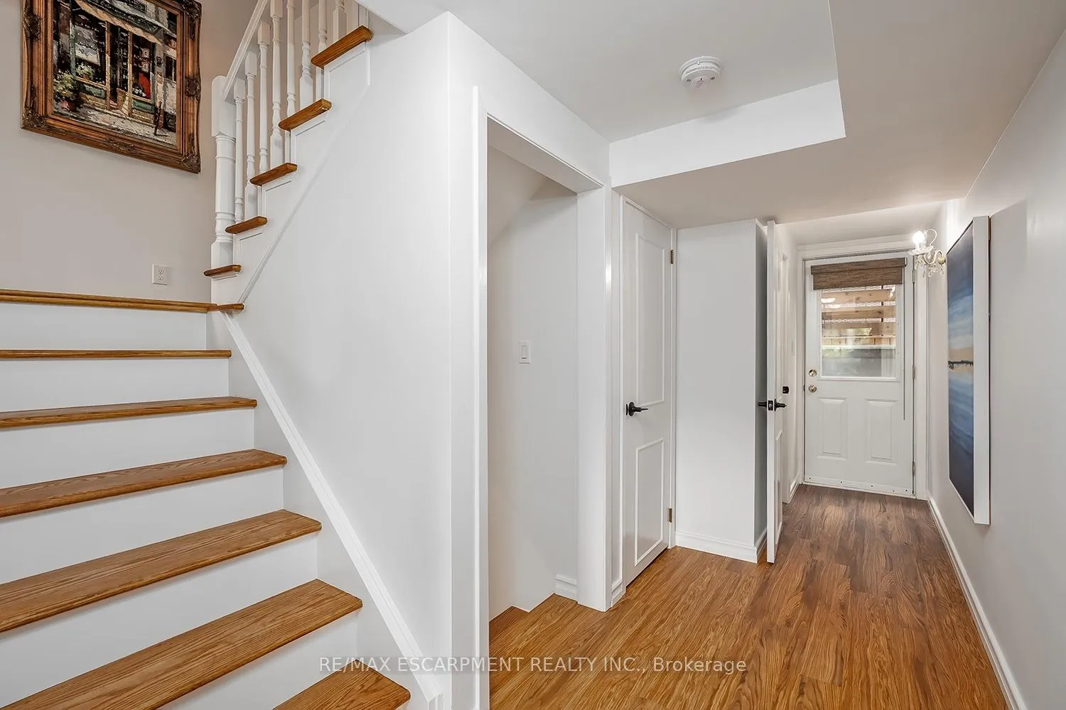 Photo 24 of 406 Oakwood Drive, Burlington, Roseland — HOMEH