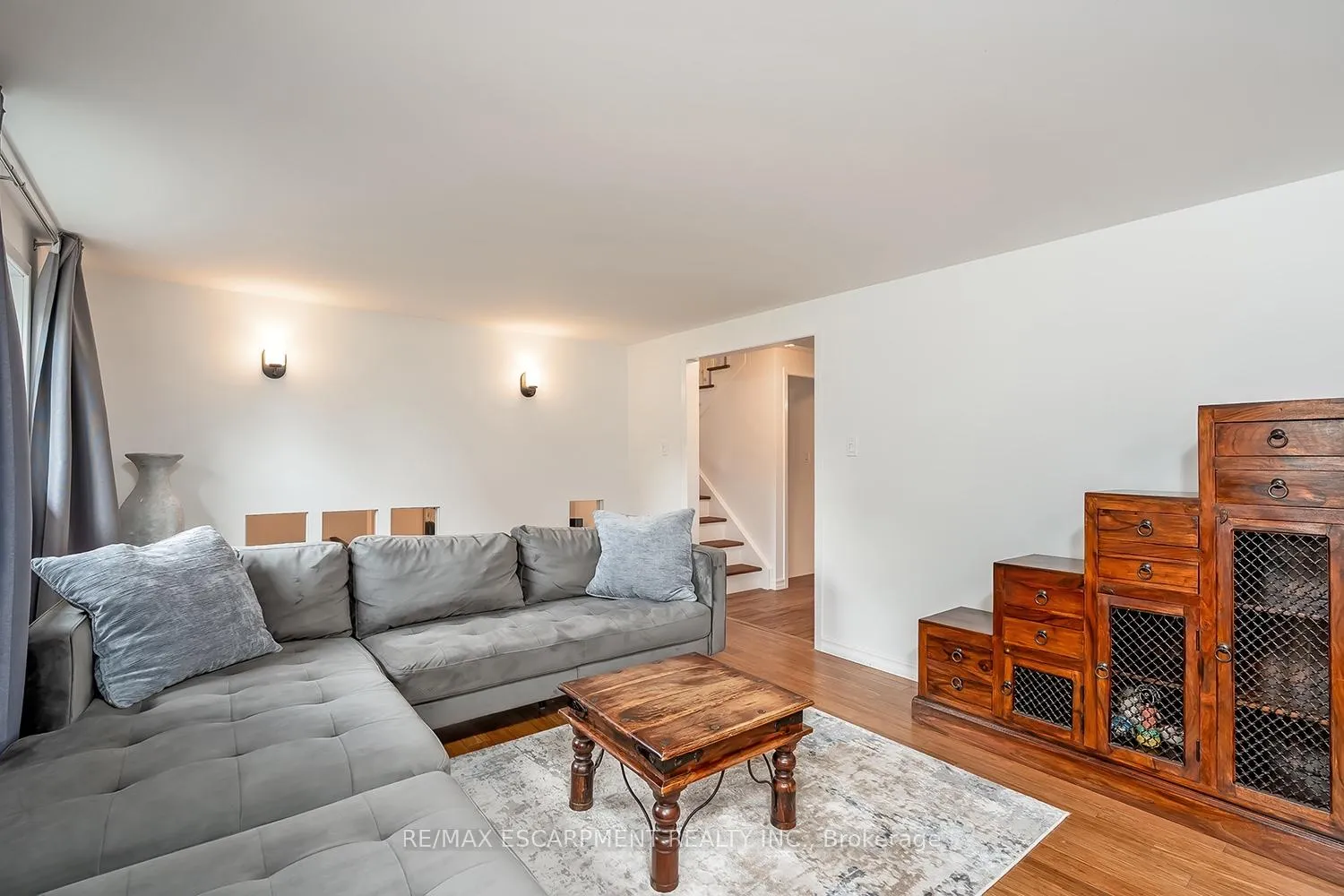 Photo 28 of 406 Oakwood Drive, Burlington, Roseland — HOMEH
