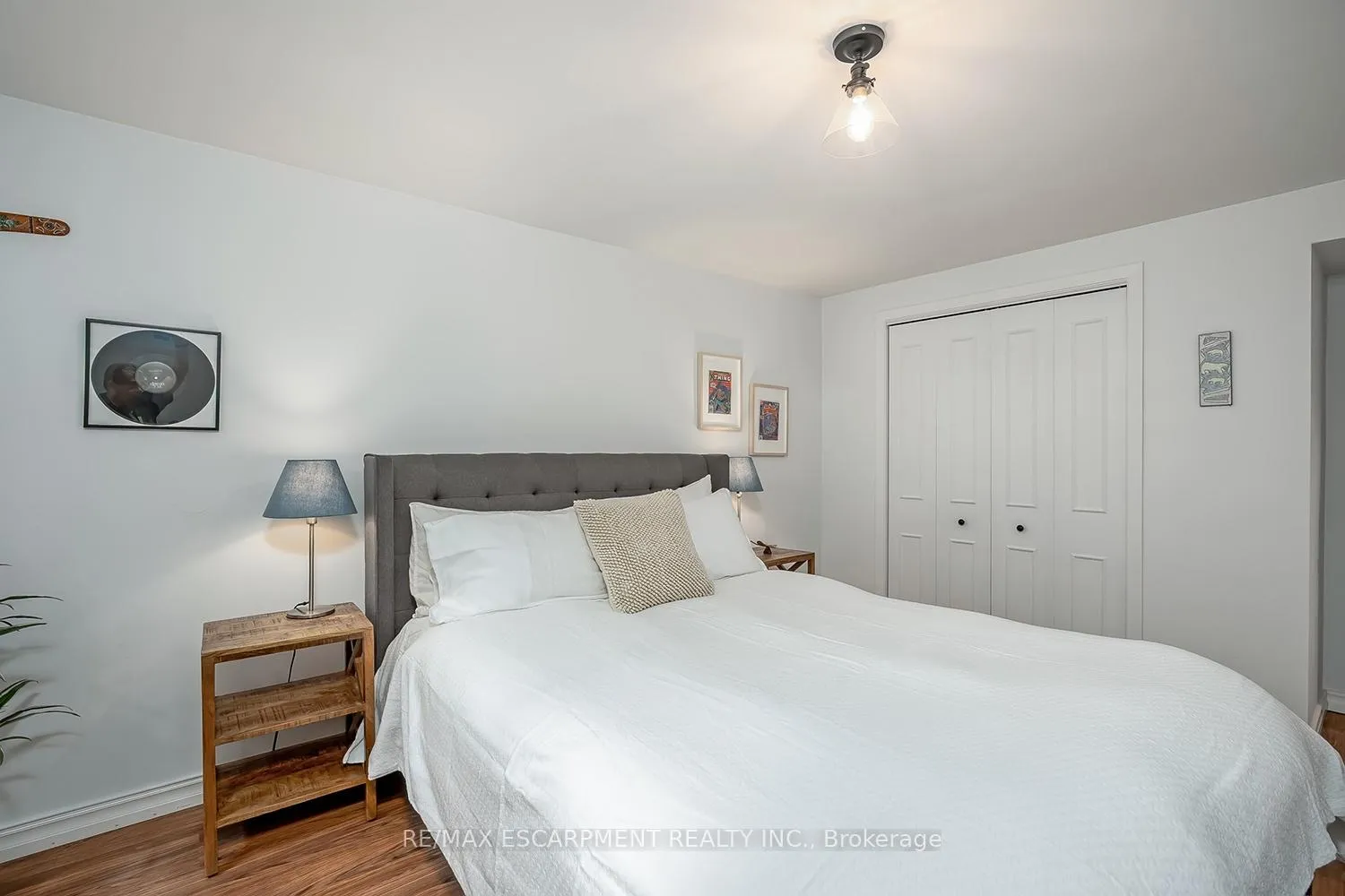 Photo 30 of 406 Oakwood Drive, Burlington, Roseland — HOMEH