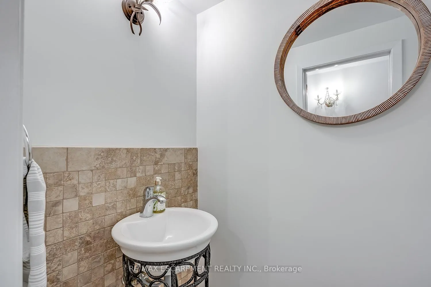 Photo 31 of 406 Oakwood Drive, Burlington, Roseland — HOMEH